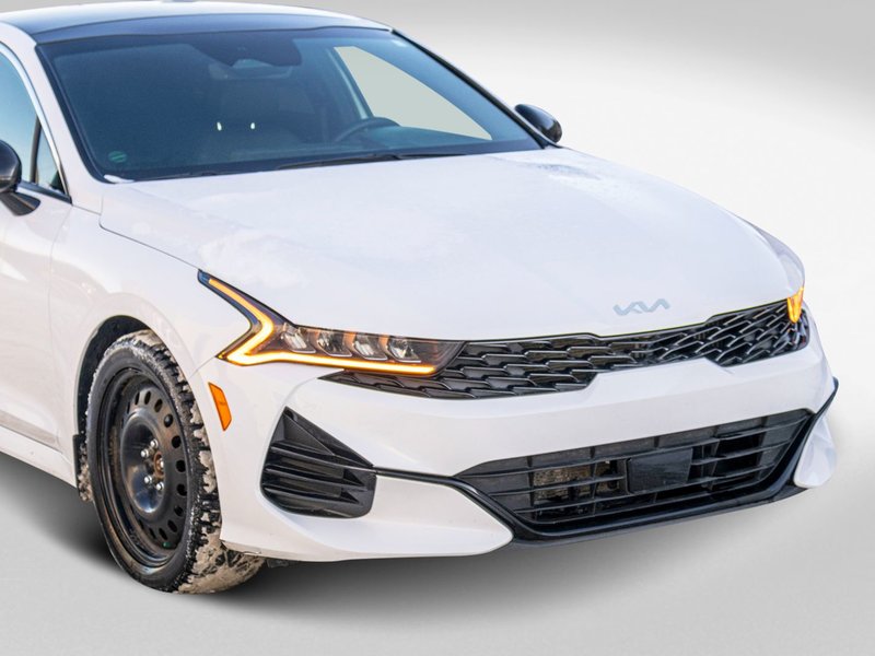 Kia K5 GT-LINE AWD 1.6T BLANC CUIR NOIR 2024 PAS DE RECLAMATION AU CARFAX