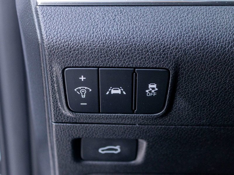 Kia K5 GT-LINE AWD 1.6T BLANC CUIR NOIR 2024 PAS DE RECLAMATION AU CARFAX