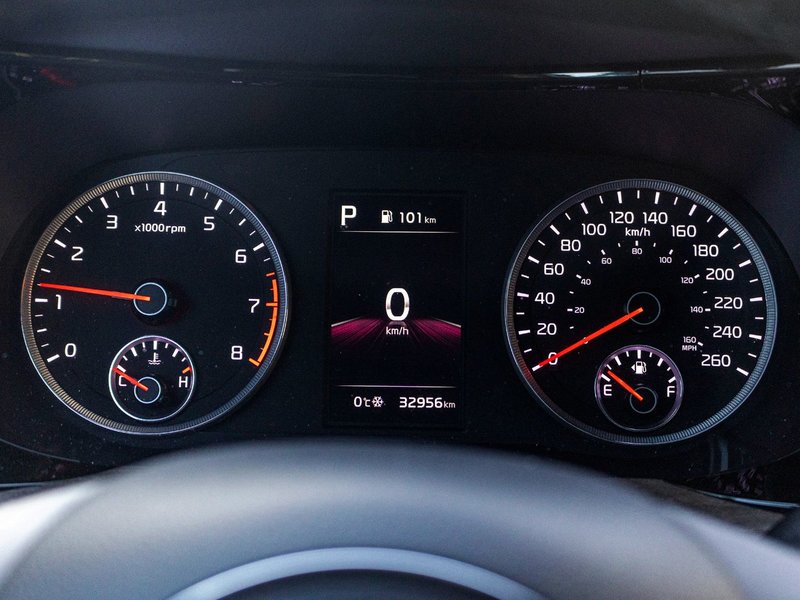 Kia K5 GT-LINE AWD 1.6T BLANC CUIR NOIR 2024 PAS DE RECLAMATION AU CARFAX