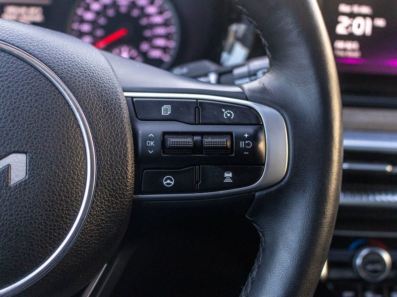 Kia K5 GT-LINE AWD 1.6T BLANC CUIR NOIR 2024 PAS DE RECLAMATION AU CARFAX