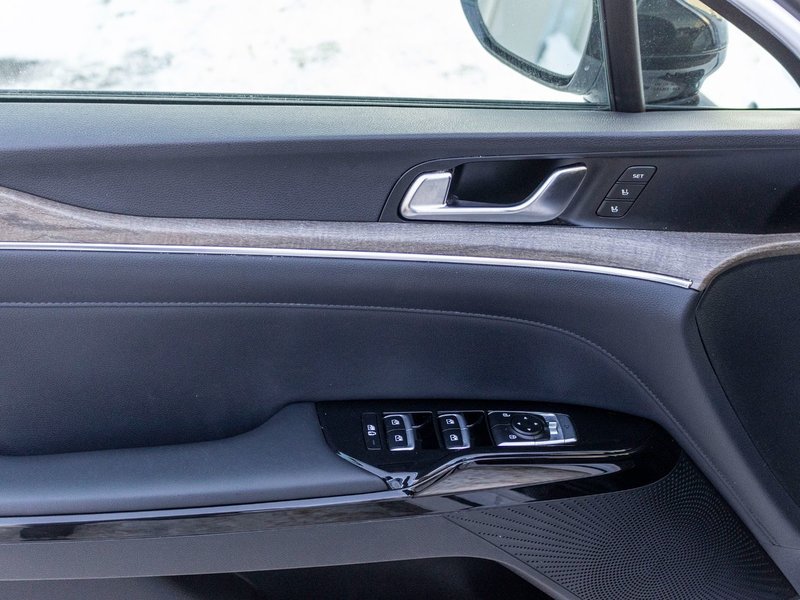 Kia K5 GT-LINE AWD 1.6T BLANC CUIR NOIR 2024 PAS DE RECLAMATION AU CARFAX