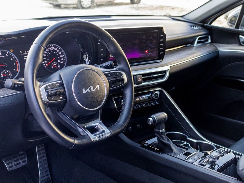 Kia K5 GT-LINE AWD 1.6T BLANC CUIR NOIR 2024 PAS DE RECLAMATION AU CARFAX