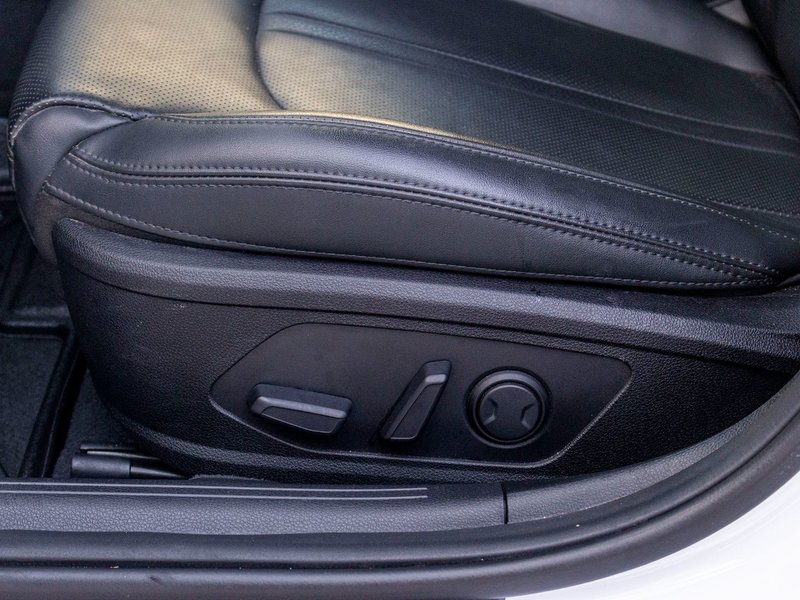 Kia K5 GT-LINE AWD 1.6T BLANC CUIR NOIR 2024 PAS DE RECLAMATION AU CARFAX