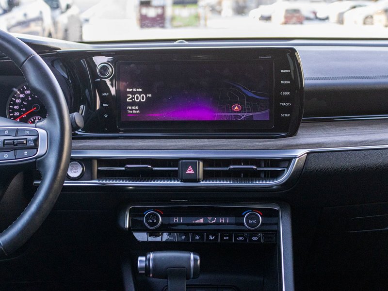 Kia K5 GT-LINE AWD 1.6T BLANC CUIR NOIR 2024 PAS DE RECLAMATION AU CARFAX