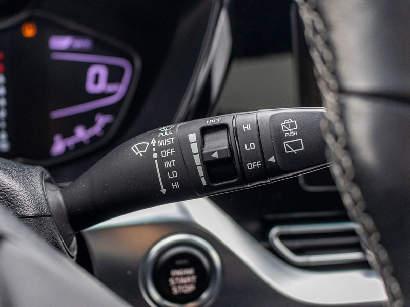 Kia Niro SX TOURING NOIR 26242KM 2022 1 PROPRIO PAS DE RECLAMATION AU CARFAX