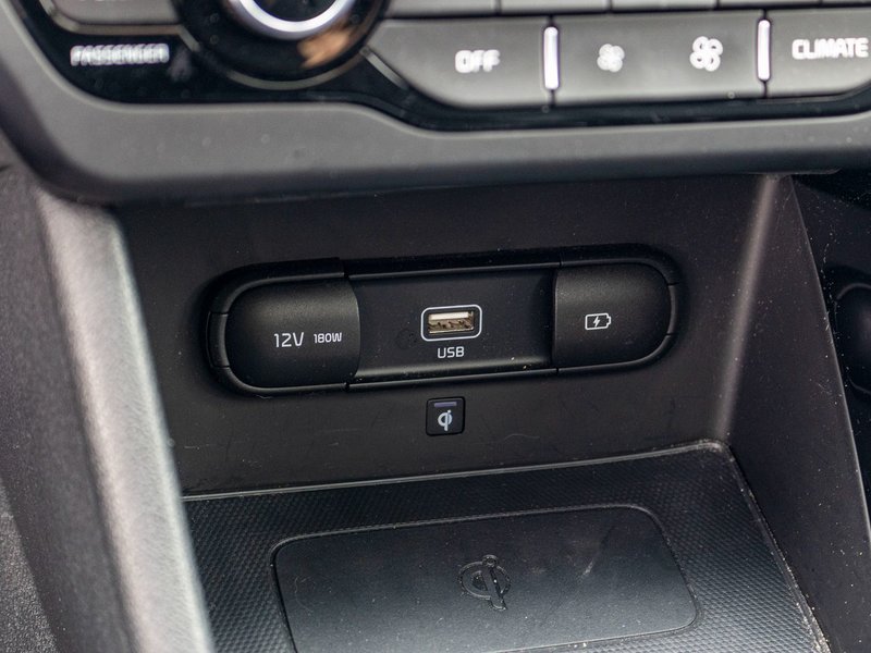 Kia Niro SX TOURING NOIR 26242KM 2022 1 PROPRIO PAS DE RECLAMATION AU CARFAX