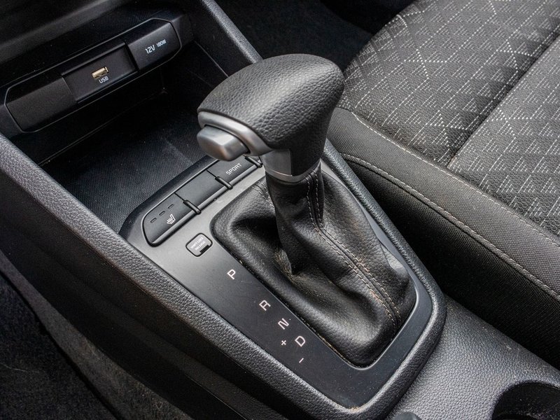 Kia Rio 5-door LX+ AUTOM A/C CAMERA SIEGES CHAUFFANTS 2023 1 PROPRIO PAS DE RECLAMTION AU CARFAX