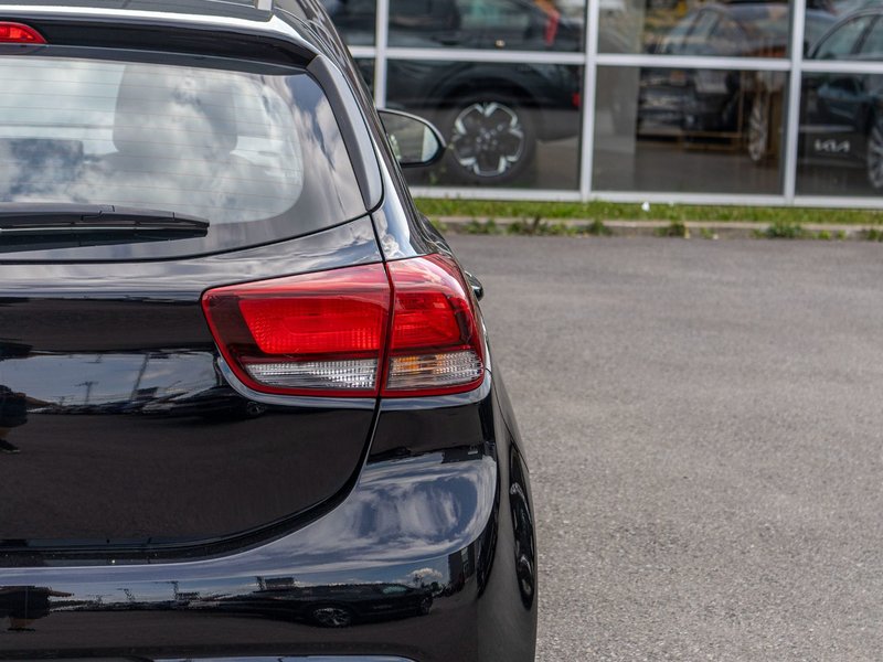 Kia Rio 5-door LX+ AUTOM A/C CAMERA SIEGES CHAUFFANTS 2023 1 PROPRIO PAS DE RECLAMTION AU CARFAX