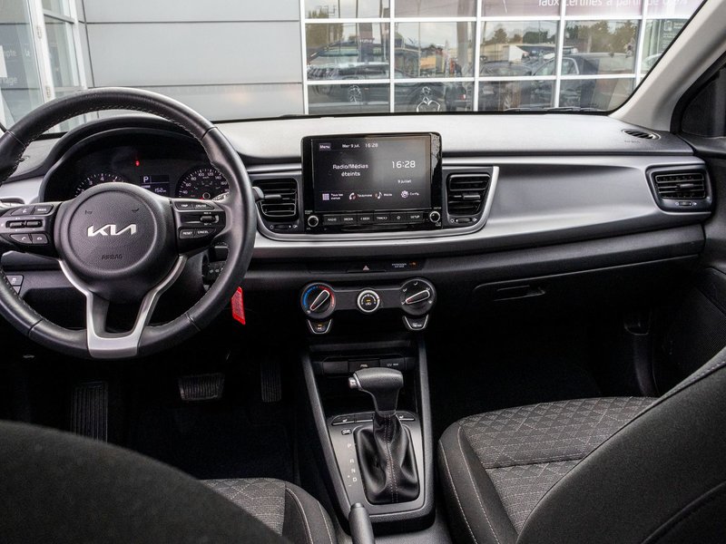 Kia Rio 5-door LX+ AUTOM A/C CAMERA SIEGES CHAUFFANTS 2023 1 PROPRIO PAS DE RECLAMTION AU CARFAX