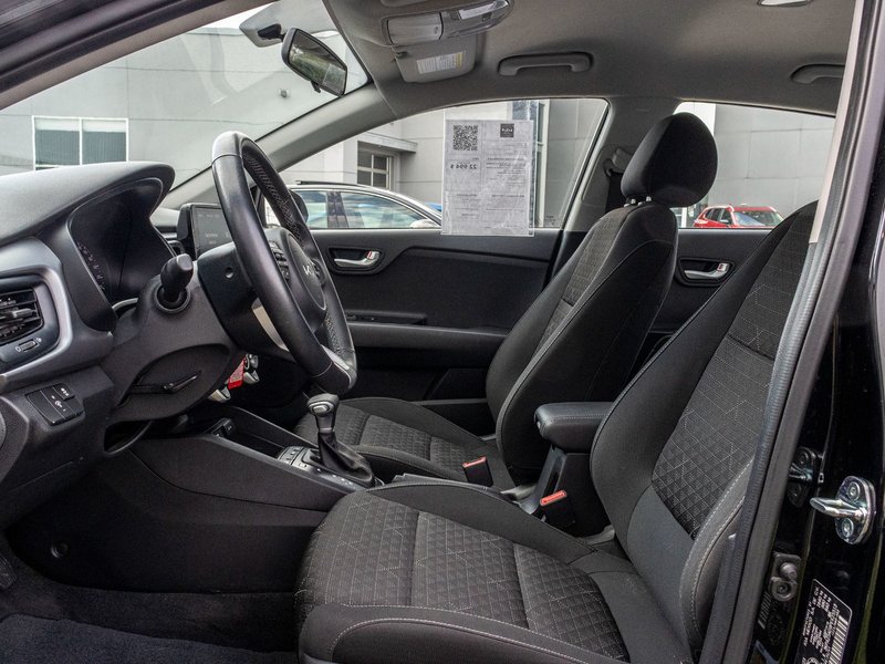 Kia Rio 5-door LX+ AUTOM A/C CAMERA SIEGES CHAUFFANTS 2023 1 PROPRIO PAS DE RECLAMTION AU CARFAX