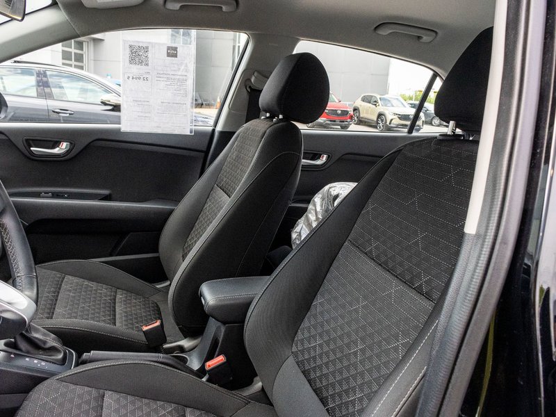 Kia Rio 5-door LX+ AUTOM A/C CAMERA SIEGES CHAUFFANTS 2023 1 PROPRIO PAS DE RECLAMTION AU CARFAX