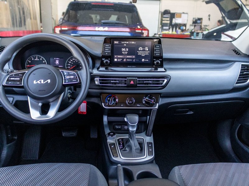 2022 Kia Seltos LX BLANC TRES BAS KILO 1 OWNER