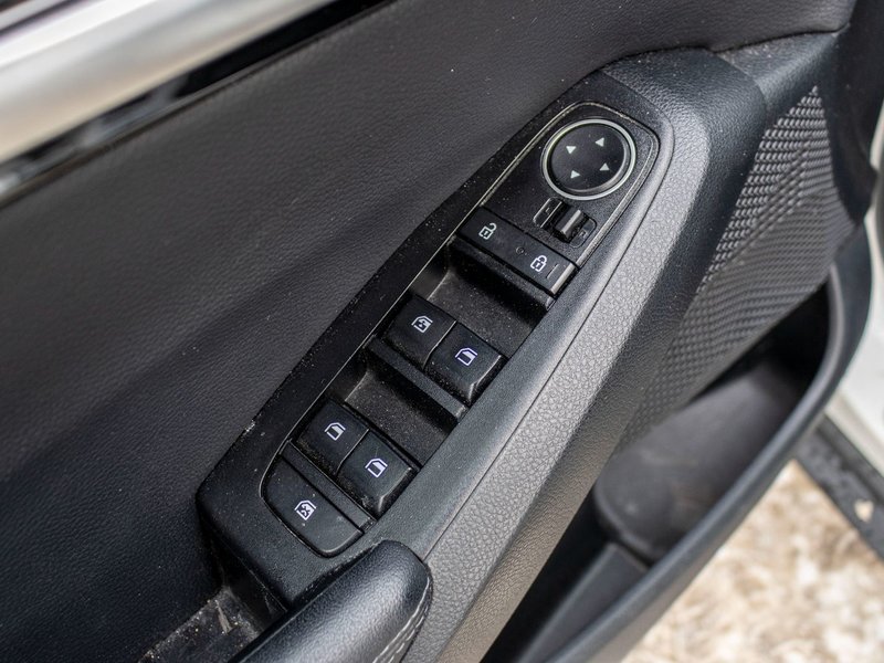 Kia Seltos EX PREMIUM AWD BLANC CUIR TOIT 2023 1 PROPRIO