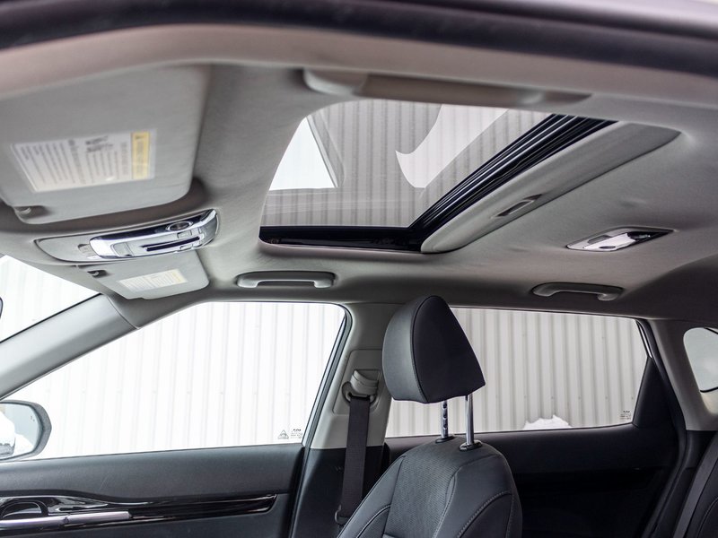 Kia Seltos EX PREMIUM AWD BLANC CUIR TOIT 2023 1 PROPRIO