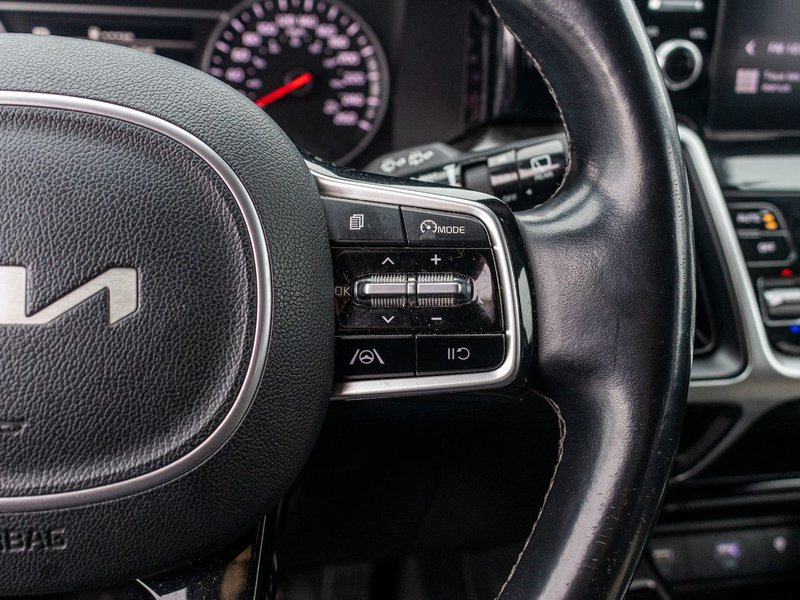 2022 Kia SORENTO LX 2.5L AWD (PREM PAINT) LX PREMIUM AWD 7 PASSAGERS 1 OWNER NO CARFAX CLAIM