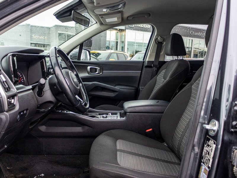 2022 Kia SORENTO LX 2.5L AWD (PREM PAINT) LX PREMIUM AWD 7 PASSAGERS 1 OWNER NO CARFAX CLAIM