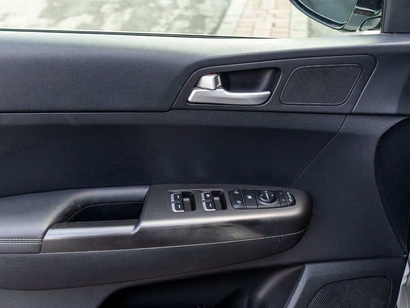 Kia Sportage EX TOIT AWD BLANC 55825KM 2022 1 PROPRIO PAS DE RECLAMATION AU CARFAX