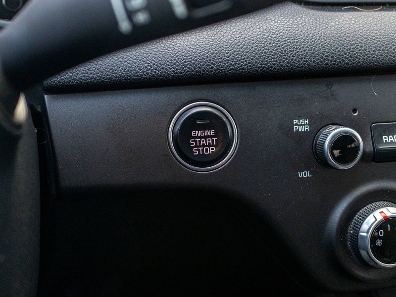 Kia Sportage EX TOIT AWD BLANC 55825KM 2022 1 PROPRIO PAS DE RECLAMATION AU CARFAX