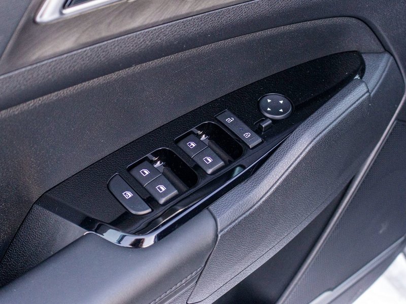 Kia Sportage X-LINE AWD GRIS CUIR NOIR 14564KM WOW 2024 1 PROPRIO PAS DE RECLAMATION AU CARFAX