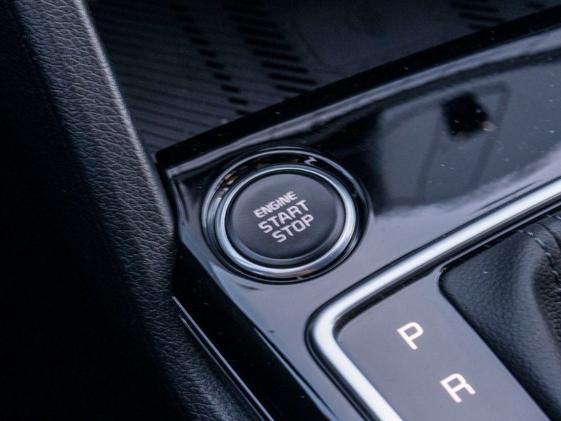 Kia Sportage X-LINE AWD GRIS CUIR NOIR 14564KM WOW 2024 1 PROPRIO PAS DE RECLAMATION AU CARFAX