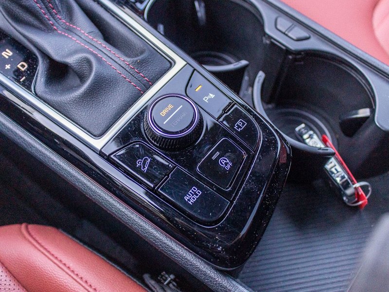 Kia Sportage EX PREMIUM BLANC CUIR ROUGE WOW 2025 PAS DE RECLAMATION AU CARFAX