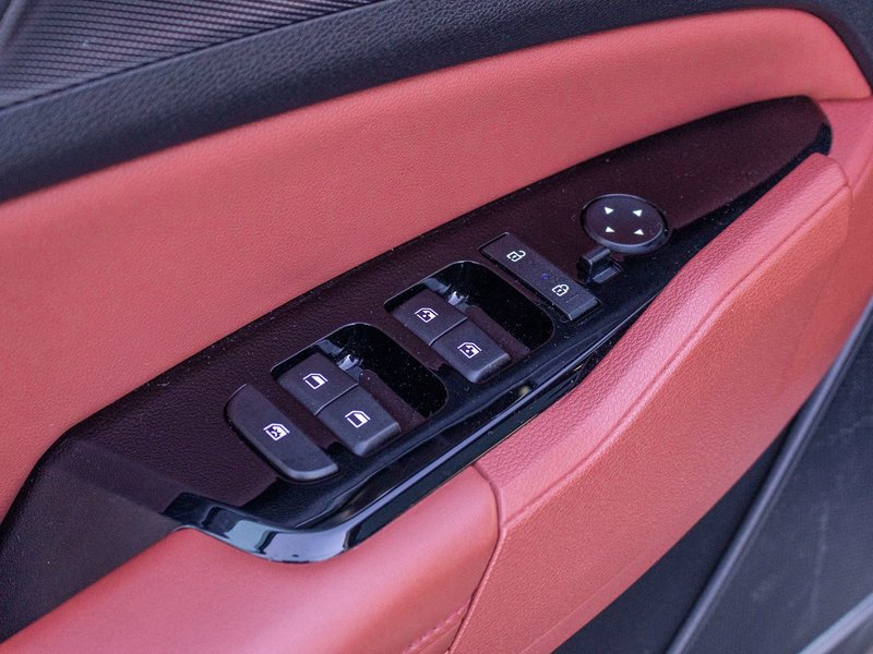 Kia Sportage EX PREMIUM BLANC CUIR ROUGE WOW 2025 PAS DE RECLAMATION AU CARFAX