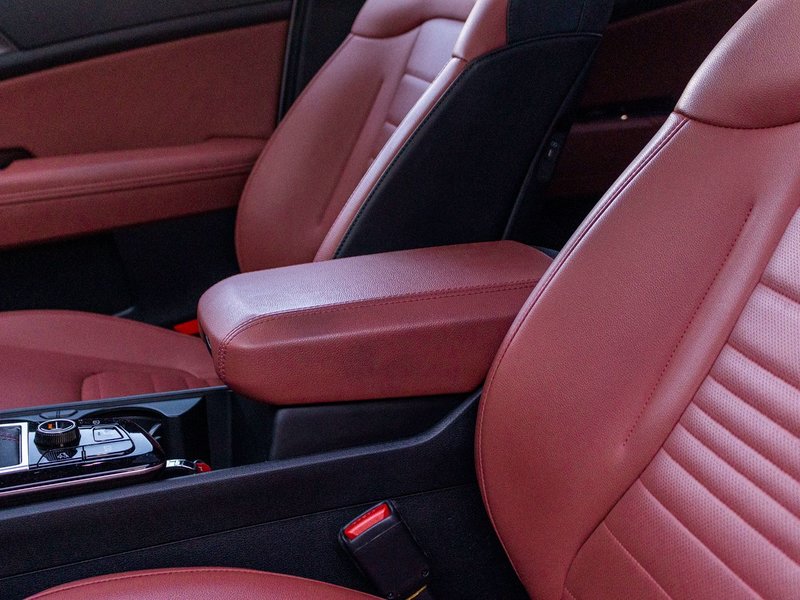 Kia Sportage EX PREMIUM BLANC CUIR ROUGE WOW 2025 PAS DE RECLAMATION AU CARFAX