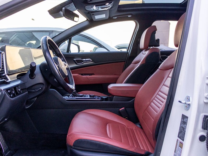 Kia Sportage EX PREMIUM BLANC CUIR ROUGE WOW 2025 PAS DE RECLAMATION AU CARFAX