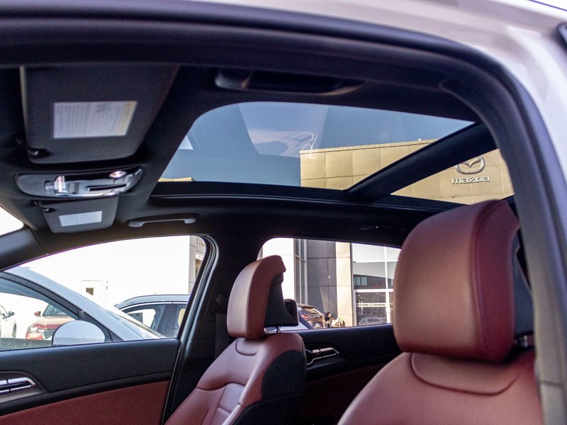 Kia Sportage EX PREMIUM BLANC CUIR ROUGE WOW 2025 PAS DE RECLAMATION AU CARFAX