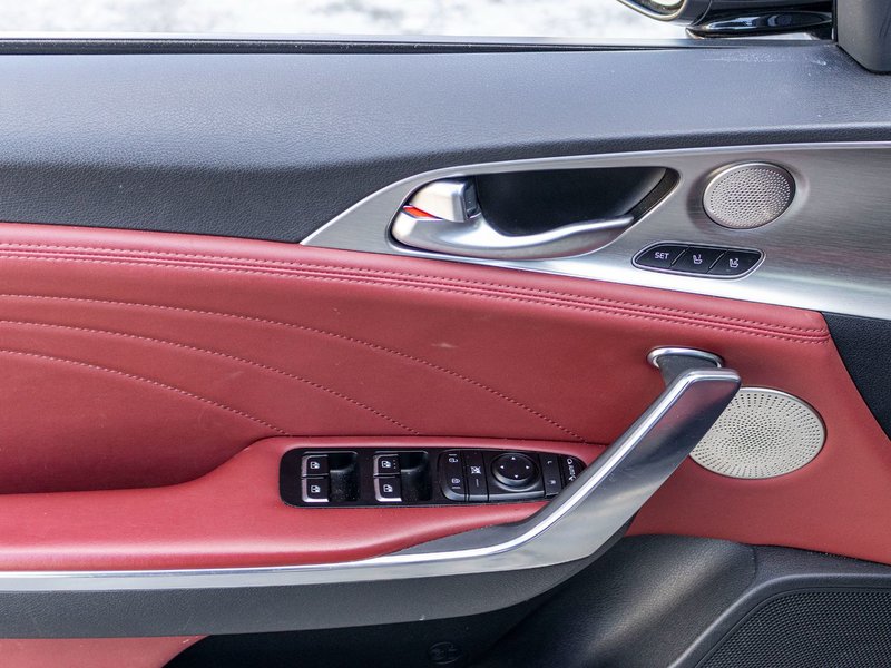 Kia Stinger EDITION SPECIALE  AWD GRIS CUIR ROUGE 2023 1 PROPRIO PAS DE RECLAMATION AU CARFAX