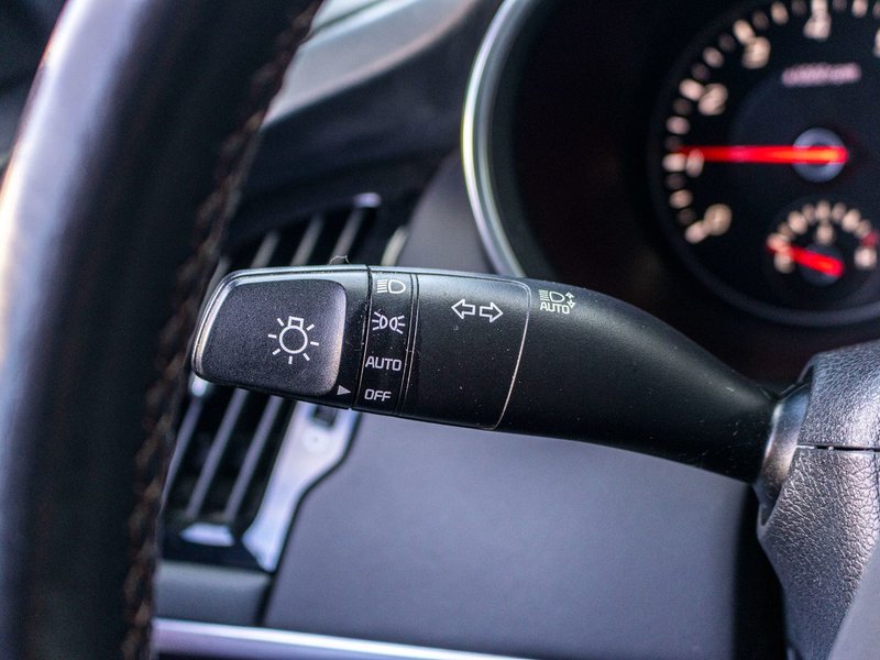 Kia Stinger EDITION SPECIALE  AWD GRIS CUIR ROUGE 2023 1 PROPRIO PAS DE RECLAMATION AU CARFAX