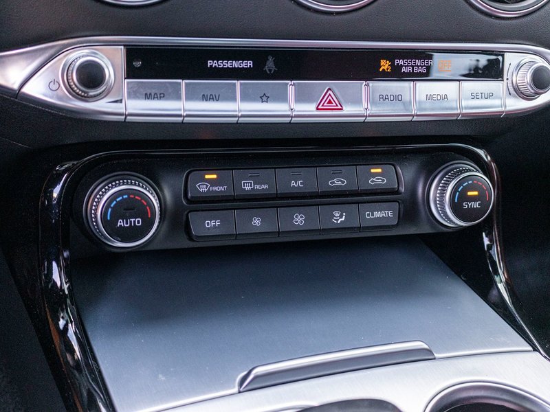 Kia Stinger EDITION SPECIALE  AWD GRIS CUIR ROUGE 2023 1 PROPRIO PAS DE RECLAMATION AU CARFAX