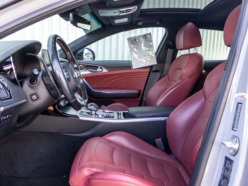 Kia Stinger EDITION SPECIALE  AWD GRIS CUIR ROUGE 2023 1 PROPRIO PAS DE RECLAMATION AU CARFAX