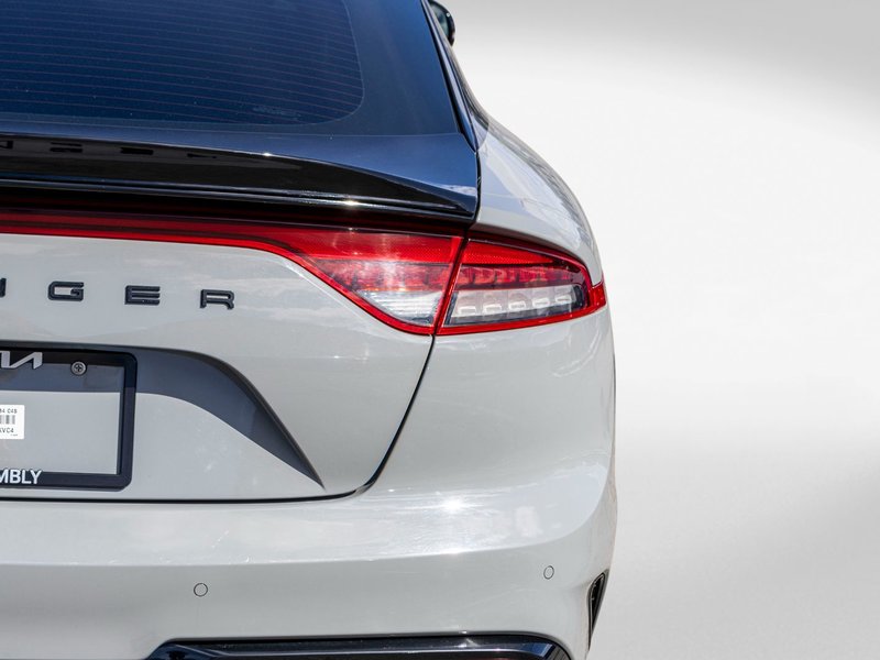 Kia Stinger EDITION SPECIALE  AWD GRIS CUIR ROUGE 2023 1 PROPRIO PAS DE RECLAMATION AU CARFAX