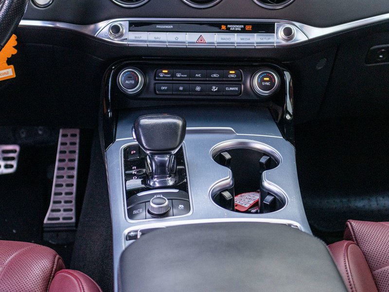 Kia Stinger EDITION SPECIALE  AWD GRIS CUIR ROUGE 2023 1 PROPRIO PAS DE RECLAMATION AU CARFAX