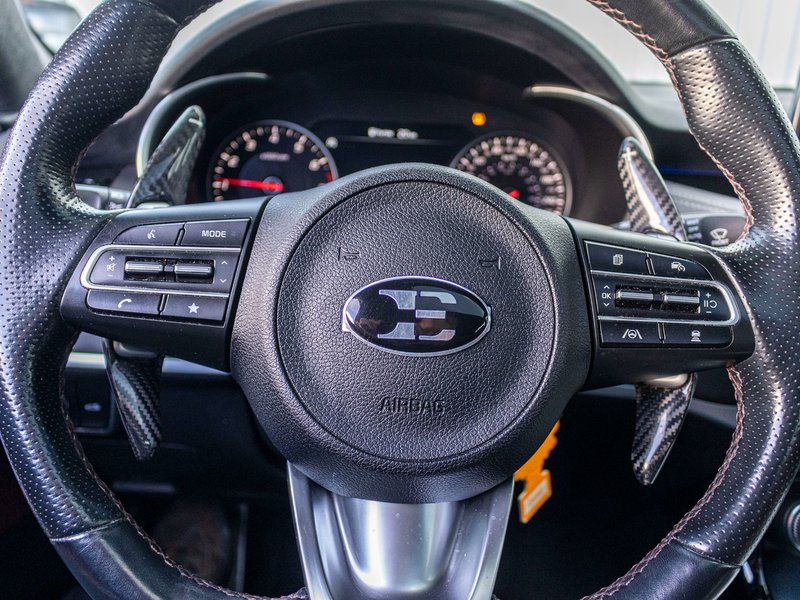 Kia Stinger EDITION SPECIALE  AWD GRIS CUIR ROUGE 2023 1 PROPRIO PAS DE RECLAMATION AU CARFAX