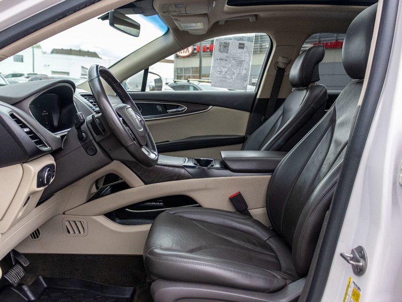 2019 Lincoln Nautilus RESERVE AWD BLANC CUIR TOIT NAVI NO CARFAX CLAIM