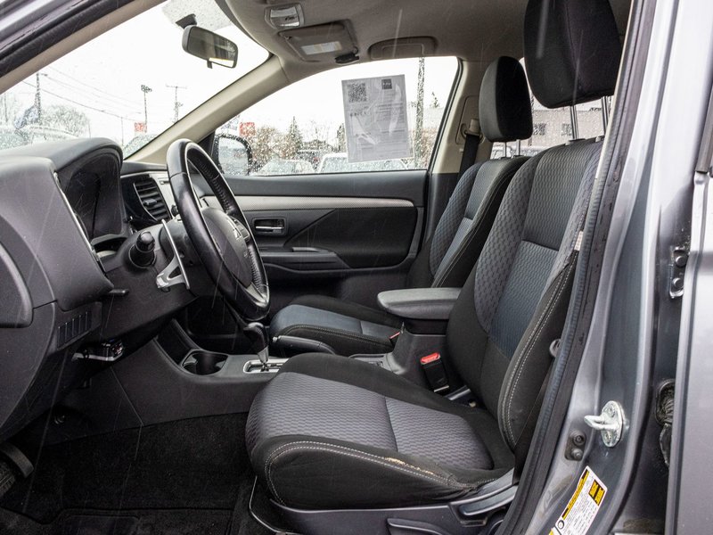 2015 Mitsubishi Outlander SE V6 AWD 7 PASSAGERS