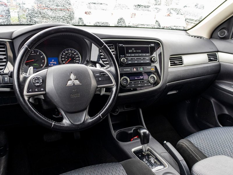 2015 Mitsubishi Outlander SE V6 AWD 7 PASSAGERS