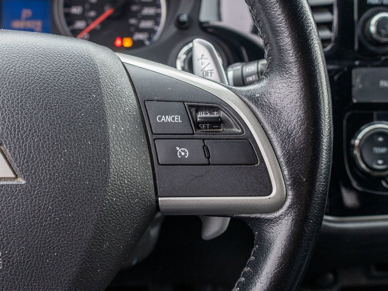 2015 Mitsubishi Outlander SE V6 AWD 7 PASSAGERS
