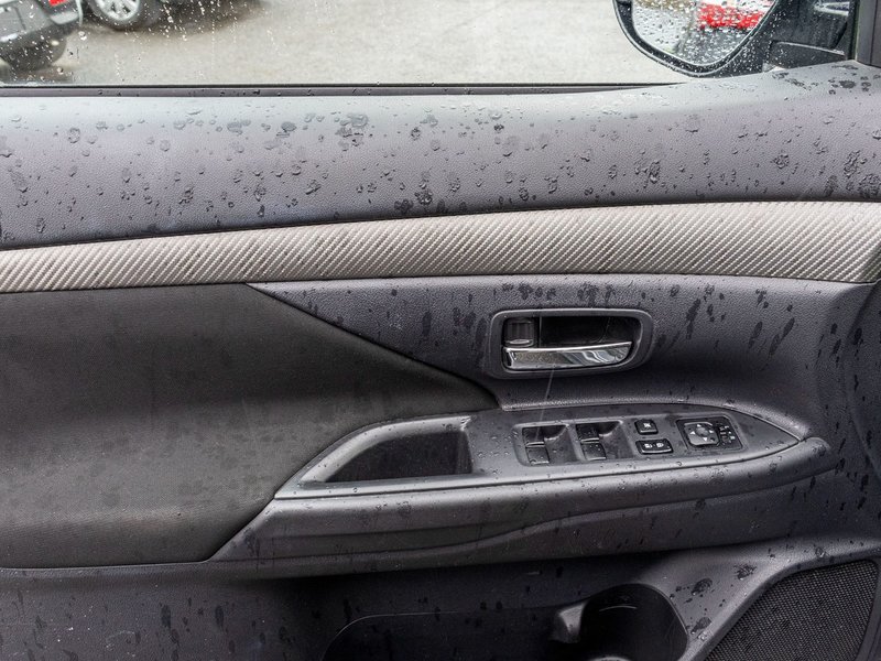 2015 Mitsubishi Outlander SE V6 AWD 7 PASSAGERS