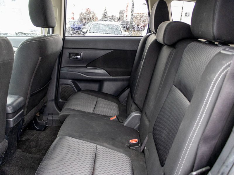 2015 Mitsubishi Outlander SE V6 AWD 7 PASSAGERS
