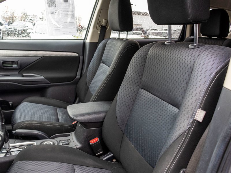 2015 Mitsubishi Outlander SE V6 AWD 7 PASSAGERS