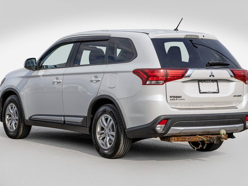 Mitsubishi Outlander ES 4CYL BLANC 83333KM 2016 1 PROPRIO PAS DE RECLAMTION AU CARFAX