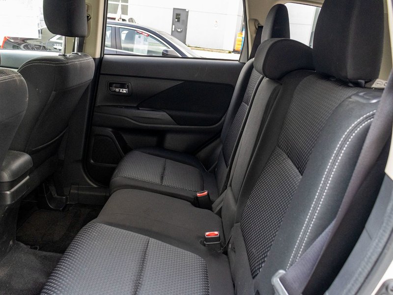 Mitsubishi Outlander ES 4CYL BLANC 83333KM 2016 1 PROPRIO PAS DE RECLAMTION AU CARFAX