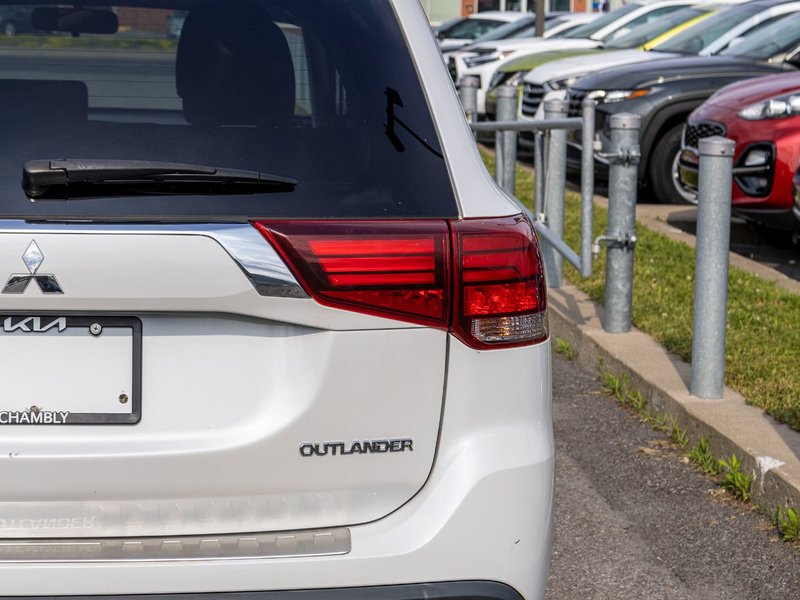Mitsubishi Outlander ES 4CYL BLANC 83333KM 2016 1 PROPRIO PAS DE RECLAMTION AU CARFAX