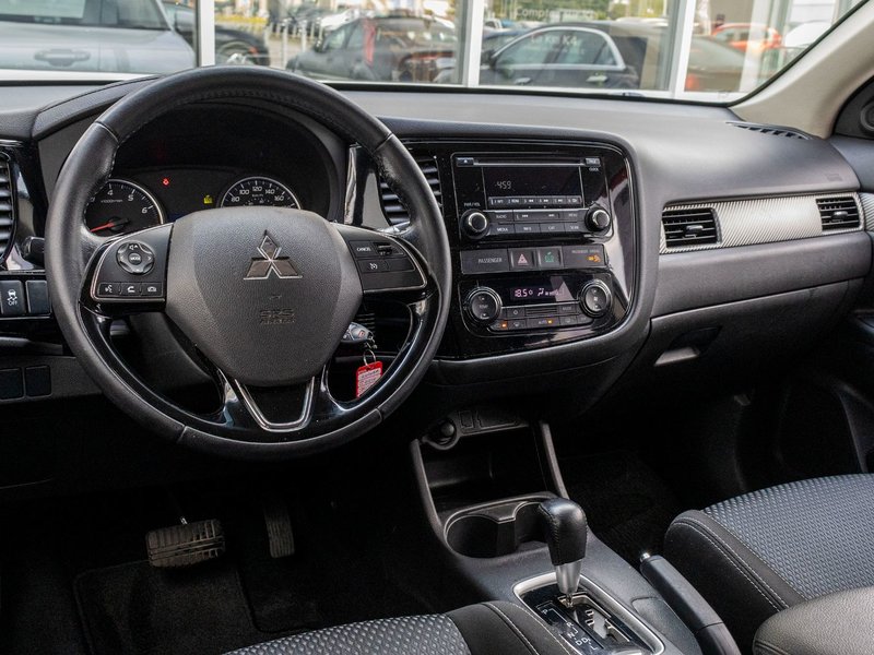 Mitsubishi Outlander ES 4CYL BLANC 83333KM 2016 1 PROPRIO PAS DE RECLAMTION AU CARFAX