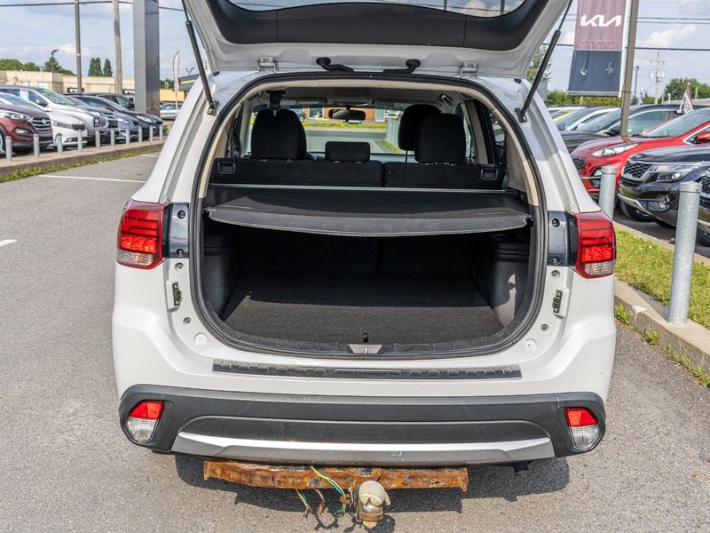Mitsubishi Outlander ES 4CYL BLANC 83333KM 2016 1 PROPRIO PAS DE RECLAMTION AU CARFAX