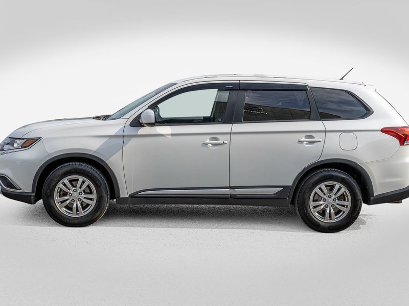 Mitsubishi Outlander ES 4CYL BLANC 83333KM 2016 1 PROPRIO PAS DE RECLAMTION AU CARFAX