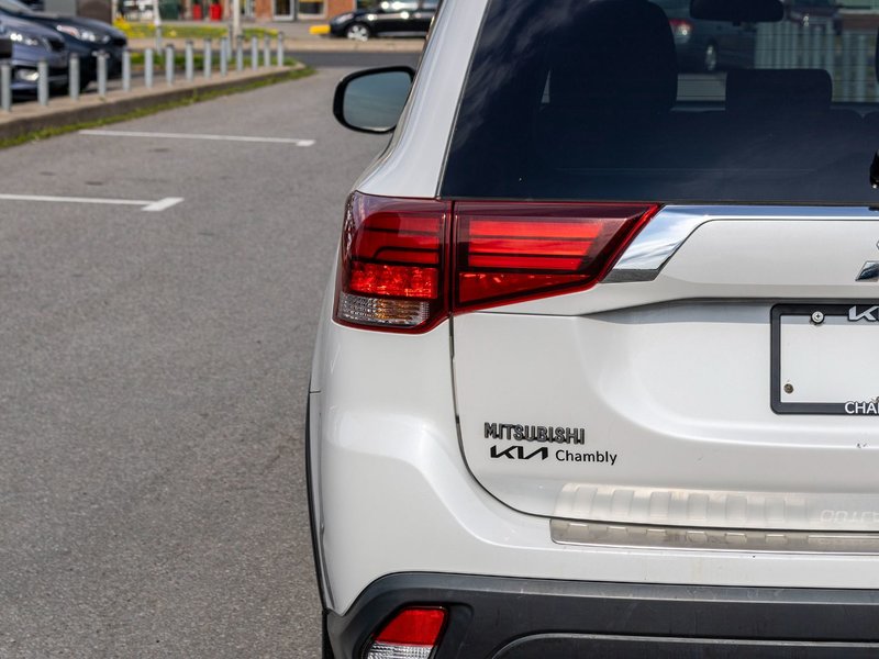 Mitsubishi Outlander ES 4CYL BLANC 83333KM 2016 1 PROPRIO PAS DE RECLAMTION AU CARFAX